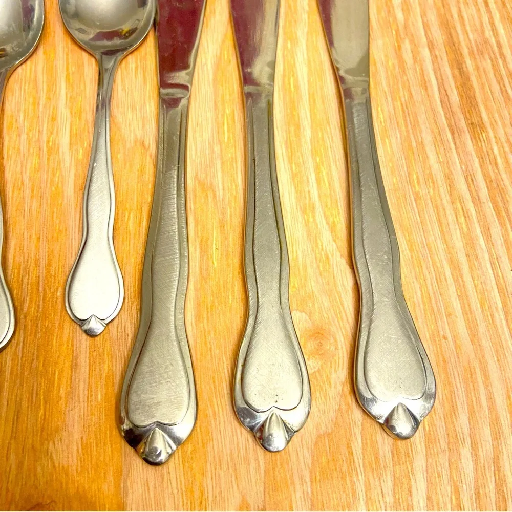 Cambridge Stainless Steel Flatware 3 Knives and 2 Spoons.